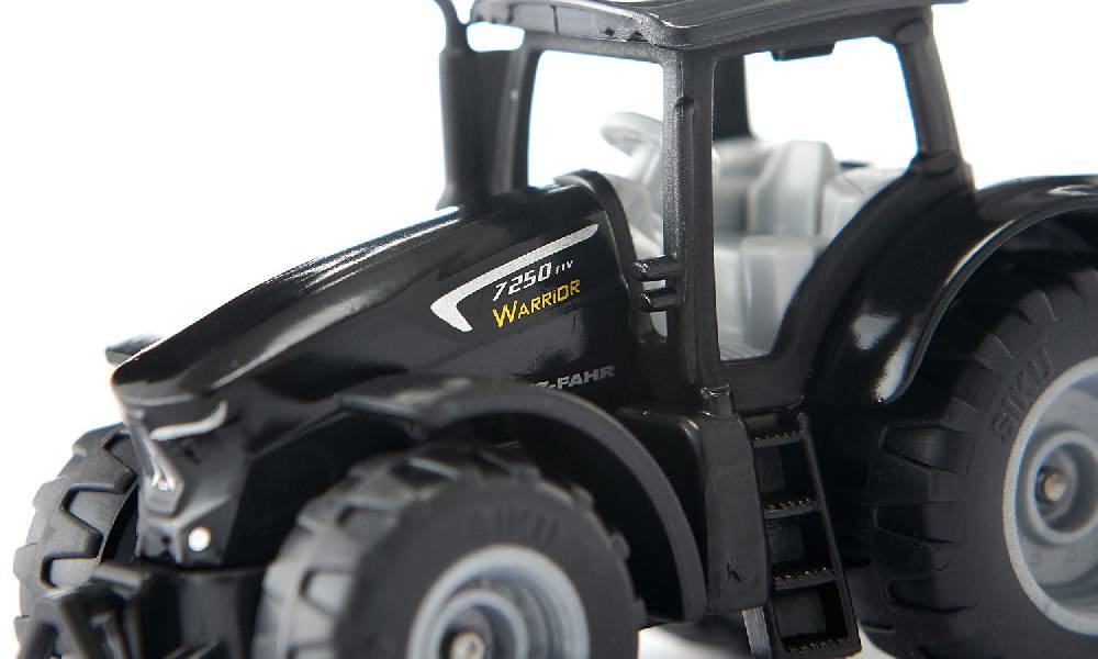 Siku DEUTZ-FAHR TTV 7250 Warrior 10139700000 2025