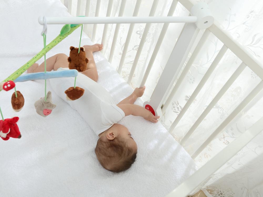 babymarkt Mobile-Halter Holz weiß Nur für heute