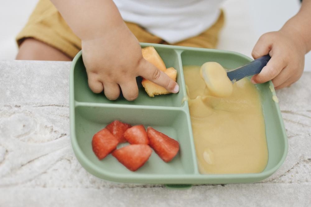 babymarkt Silikonteller mit Saugnapf Unterteilt salbeigrün Bis zu 55% Rabatt