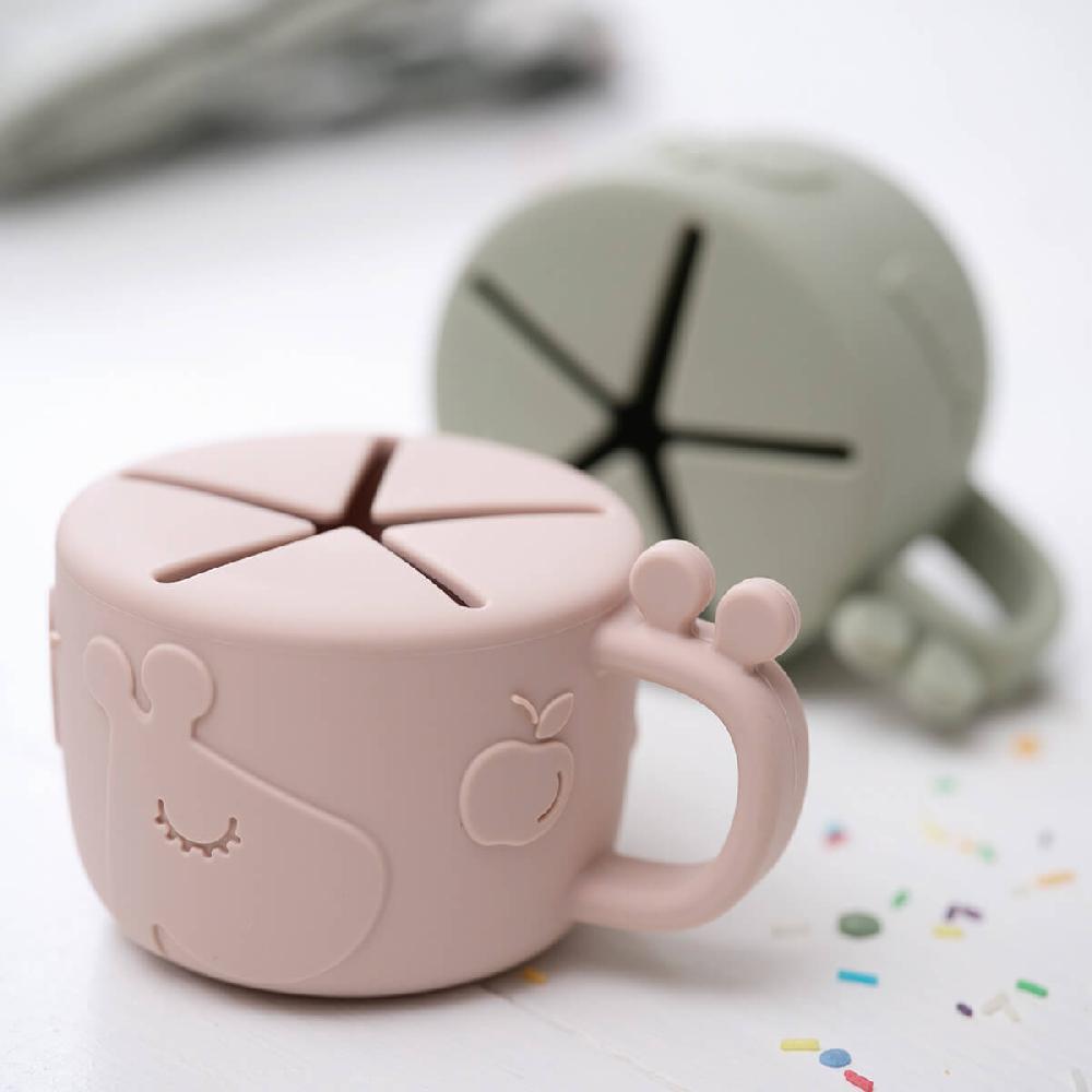 babymarkt Snackbecher Peekaboo Raffi Grün Exklusivangebot