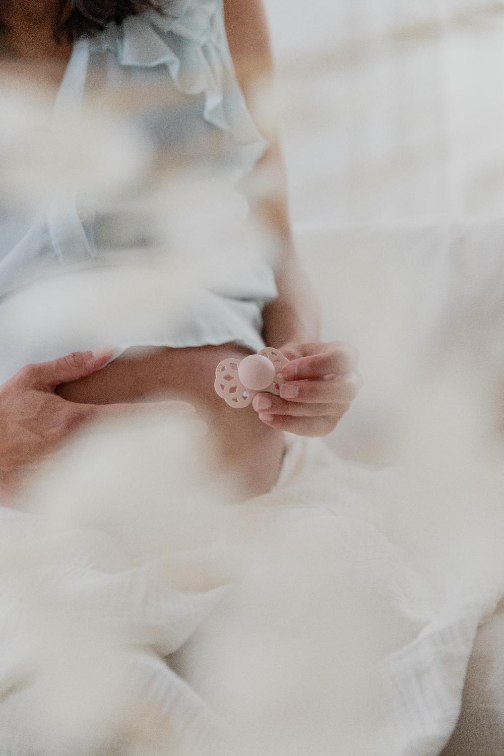 babymarkt Schnuller Infinity symmetrischer Sauger 6-18 Monate Ivory & Blush 2 Stk Online Outlet