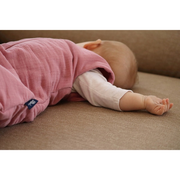 babywalz AlviGanzjahres-Sleepoverall 4-Season Mull 2.0 TOG fox glove Begrenzt auf 3 Tage