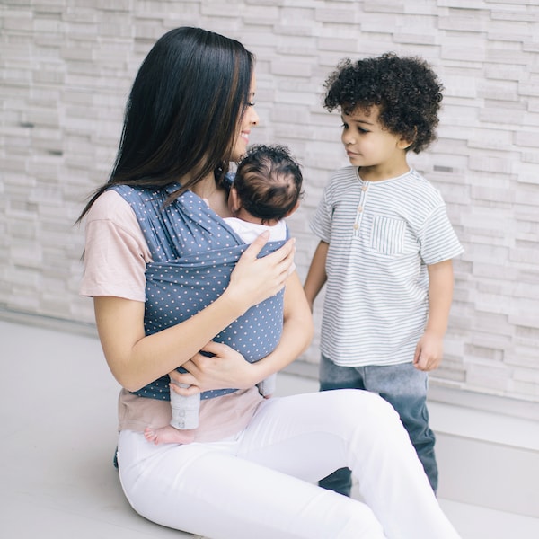 babywalz Ergobaby® - AURA WRAPTragetuch 490cm Coral Dots Rabatte dieses Monats