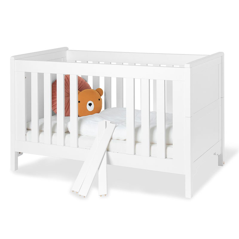 babyonlineshop Pinolino Chalet Kinderbett 70x140 cm weiß inkl. Umbauseiten Im Verkauf
