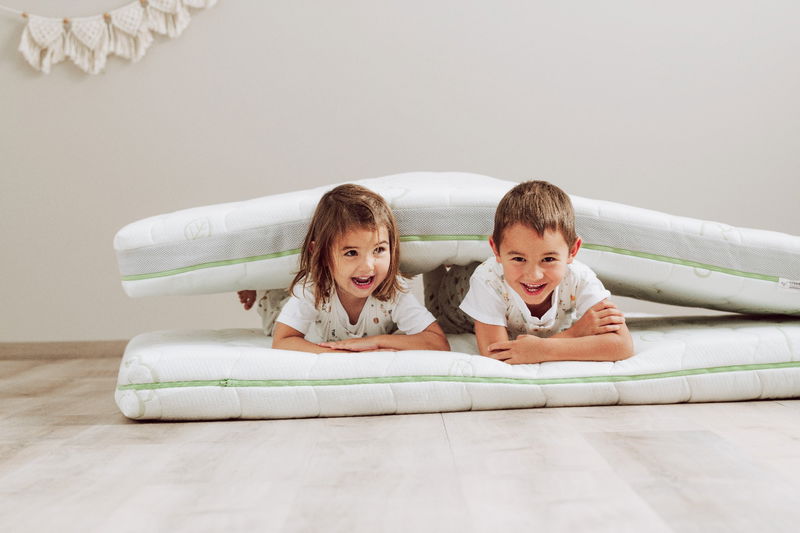 babyonlineshop Träumeland Universum Matratze 90 x 200 cm Sonderangebote