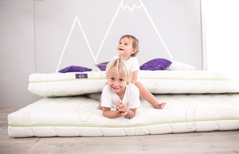 babyonlineshop Träumeland Universum Matratze 140 x 200 cm Tägliche Deals