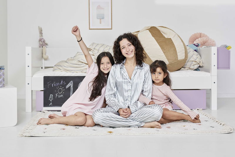 babyonlineshop Manis-h Einzelbett SIF 90x200 cm Pfosten Buche incl. Sicherung Bettkästen & Lattenrost Saisonschlussverkauf