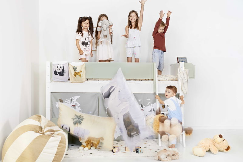 babyonlineshop Manis-h Halbhohes Bett ARN 90x200 cm Pfosten Buche inkl. Kommoden & Regal - 22 Farben wählbar ( Farbe Bett: Snow White / -11 mit Absturzsicherung NORMAL 10400-Farbe Snow White / -11 Snow White / -11) Exklusive Angebote