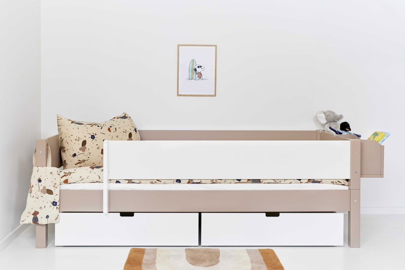 babyonlineshop Manis-h Einzelbett MIMER 90x200 cm Pfosten Buche Absturzsicherung & Schubkästen - 22 Farben wählbar Black Friday