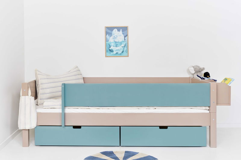 babyonlineshop Manis-h Einzelbett MIMER 90x200 cm Pfosten Buche Absturzsicherung & Schubkästen - 22 Farben wählbar Black Friday