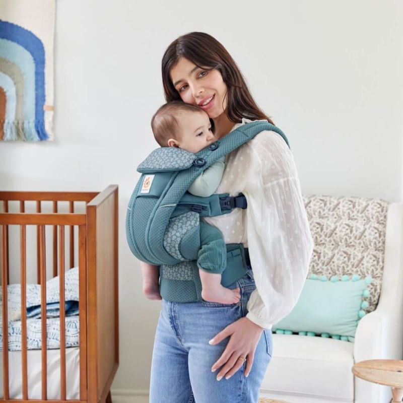 babyonlineshop Ergobaby Omni Breeze Twilight Blue Daisies Babytrage Auslauf